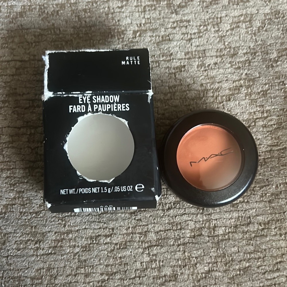 NEW MAC Rule Matte Small Eyeshadow